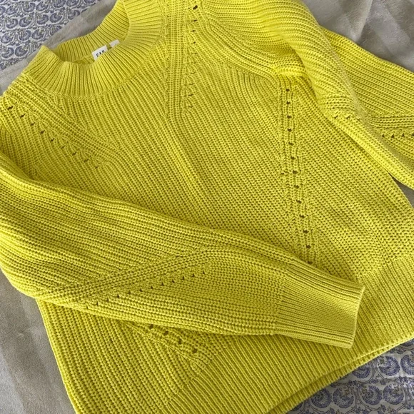 GAP knit sweater , yellow shade NWNT - Picture 13 of 14